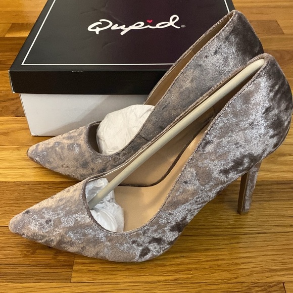 Qupid Women’s Mauve Velvet Heels Size 9 - Picture 2 of 7